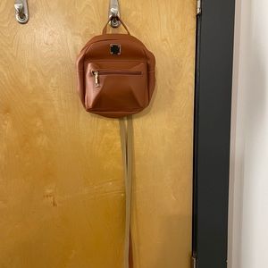 Small adjustable purse